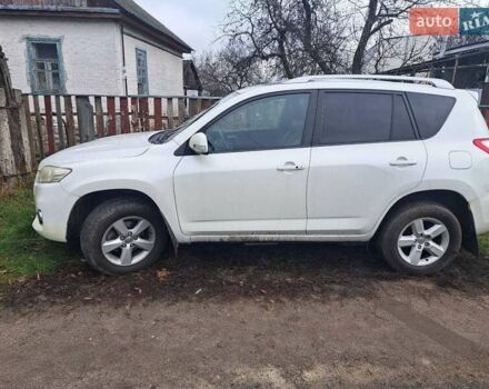 Белый Тойота РАВ 4, объемом двигателя 2.2 л и пробегом 300 тыс. км за 11000 $, фото 1 на Automoto.ua