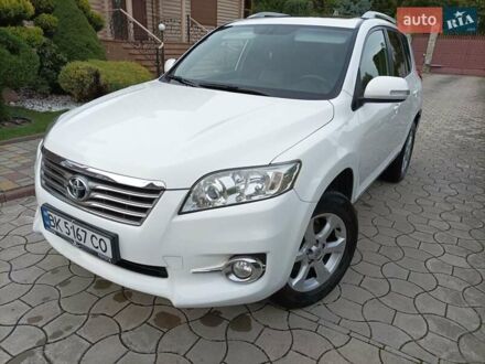 Тойота РАВ 4 2011 у Рівному на Automoto.ua Білий Тойота РАВ 4, об'ємом двигуна 2.2 л та пробігом 212 тис. км за 12800 $, фото 1 на Automoto.ua