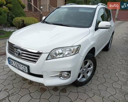 Белый Тойота РАВ 4, объемом двигателя 2.2 л и пробегом 212 тыс. км за 12800 $, фото 1 на Automoto.ua