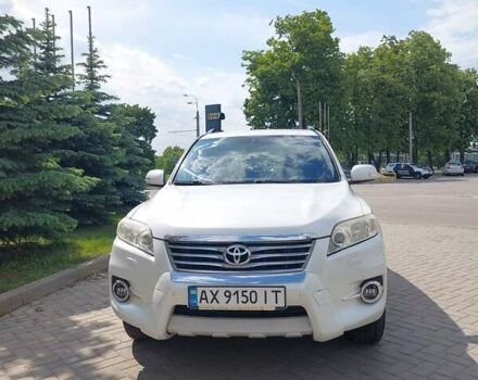 Белый Тойота РАВ 4, объемом двигателя 2 л и пробегом 173 тыс. км за 13400 $, фото 1 на Automoto.ua