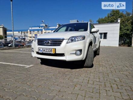 Тойота РАВ 4 2011 у Чернівцях на Automoto.ua Білий Тойота РАВ 4, об'ємом двигуна 2.2 л та пробігом 202 тис. км за 14200 $, фото 1 на Automoto.ua