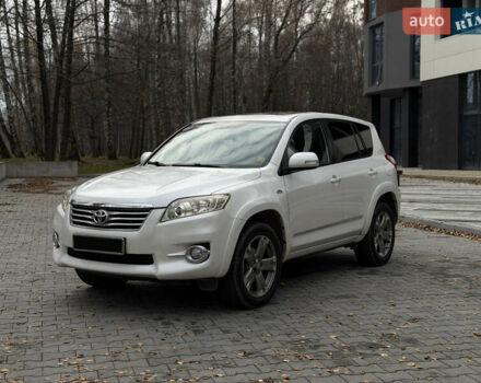 Белый Тойота РАВ 4, объемом двигателя 2.23 л и пробегом 185 тыс. км за 13300 $, фото 1 на Automoto.ua