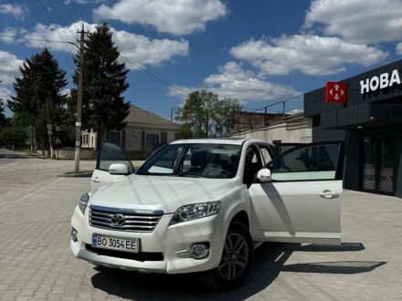 Білий Тойота РАВ 4, об'ємом двигуна 2.23 л та пробігом 246 тис. км за 14000 $, фото 1 на Automoto.ua