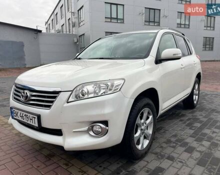Белый Тойота РАВ 4, объемом двигателя 2.23 л и пробегом 218 тыс. км за 12000 $, фото 1 на Automoto.ua