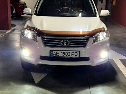 Белый Тойота РАВ 4, объемом двигателя 2 л и пробегом 226 тыс. км за 15000 $, фото 1 на Automoto.ua