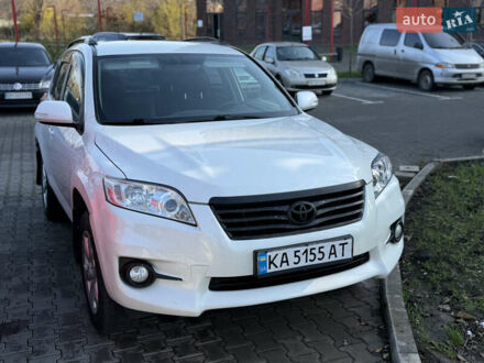 Белый Тойота РАВ 4, объемом двигателя 2 л и пробегом 170 тыс. км за 12400 $, фото 1 на Automoto.ua