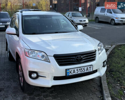 Белый Тойота РАВ 4, объемом двигателя 2 л и пробегом 170 тыс. км за 12400 $, фото 1 на Automoto.ua