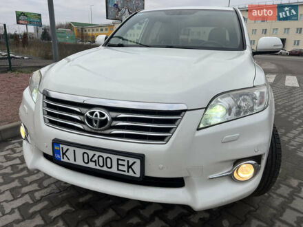 Белый Тойота РАВ 4, объемом двигателя 2 л и пробегом 156 тыс. км за 13950 $, фото 1 на Automoto.ua