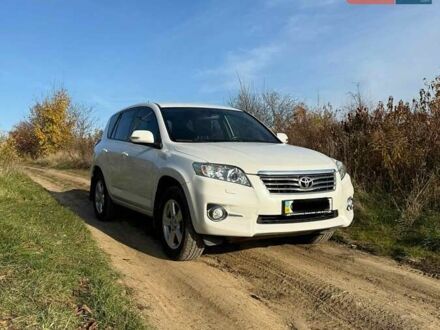 Білий Тойота РАВ 4, об'ємом двигуна 2 л та пробігом 128 тис. км за 15399 $, фото 1 на Automoto.ua