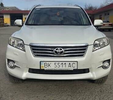 Белый Тойота РАВ 4, объемом двигателя 2 л и пробегом 296 тыс. км за 15000 $, фото 1 на Automoto.ua