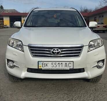 Білий Тойота РАВ 4, об'ємом двигуна 2 л та пробігом 296 тис. км за 15000 $, фото 1 на Automoto.ua