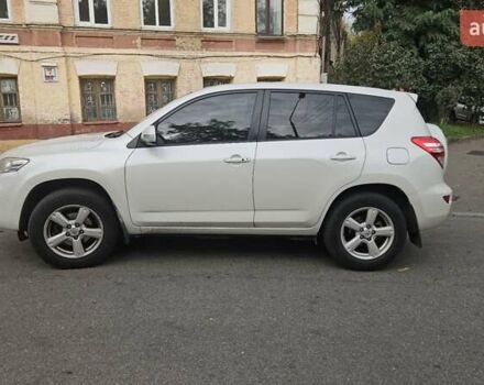Білий Тойота РАВ 4, об'ємом двигуна 2 л та пробігом 164 тис. км за 13700 $, фото 1 на Automoto.ua