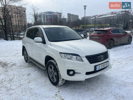 Белый Тойота РАВ 4, объемом двигателя 2 л и пробегом 131 тыс. км за 11500 $, фото 1 на Automoto.ua