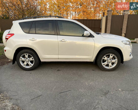 Тойота РАВ 4 2012 в Киеве на Automoto.ua Белый Тойота РАВ 4, объемом двигателя 1.99 л и пробегом 125 тыс. км за 16500 $, фото 1 на Automoto.ua