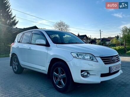 Белый Тойота РАВ 4, объемом двигателя 1.99 л и пробегом 259 тыс. км за 12500 $, фото 1 на Automoto.ua