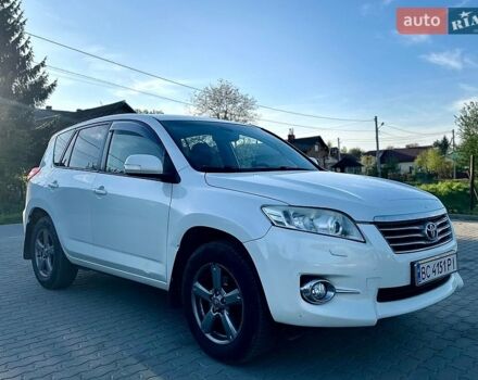 Белый Тойота РАВ 4, объемом двигателя 1.99 л и пробегом 259 тыс. км за 12500 $, фото 1 на Automoto.ua