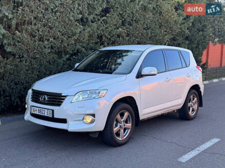 Белый Тойота РАВ 4, объемом двигателя 2 л и пробегом 130 тыс. км за 15000 $, фото 1 на Automoto.ua