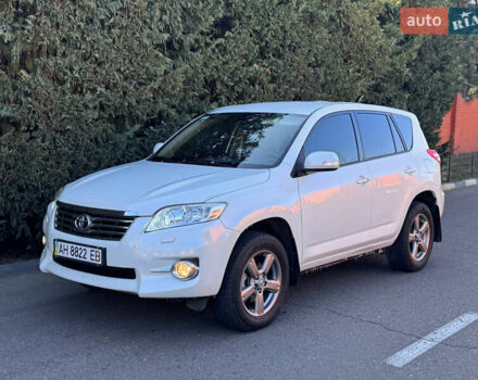 Белый Тойота РАВ 4, объемом двигателя 2 л и пробегом 130 тыс. км за 15000 $, фото 1 на Automoto.ua
