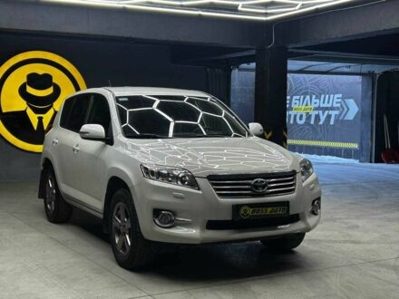 Белый Тойота РАВ 4, объемом двигателя 2 л и пробегом 147 тыс. км за 15500 $, фото 1 на Automoto.ua