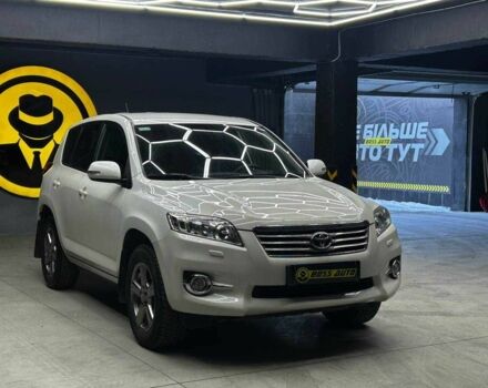 Белый Тойота РАВ 4, объемом двигателя 2 л и пробегом 147 тыс. км за 15500 $, фото 1 на Automoto.ua