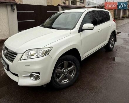 Белый Тойота РАВ 4, объемом двигателя 2 л и пробегом 132 тыс. км за 15500 $, фото 1 на Automoto.ua
