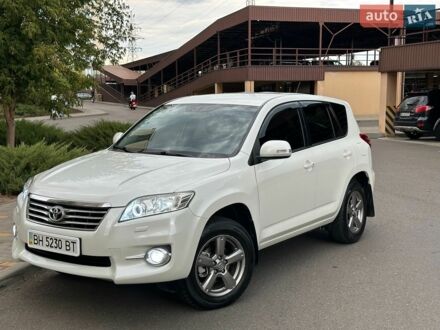 Белый Тойота РАВ 4, объемом двигателя 1.99 л и пробегом 150 тыс. км за 14999 $, фото 1 на Automoto.ua