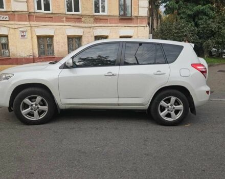 Белый Тойота РАВ 4, объемом двигателя 2 л и пробегом 173 тыс. км за 13000 $, фото 1 на Automoto.ua