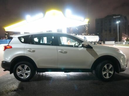 Белый Тойота РАВ 4, объемом двигателя 2.2 л и пробегом 253 тыс. км за 14450 $, фото 1 на Automoto.ua