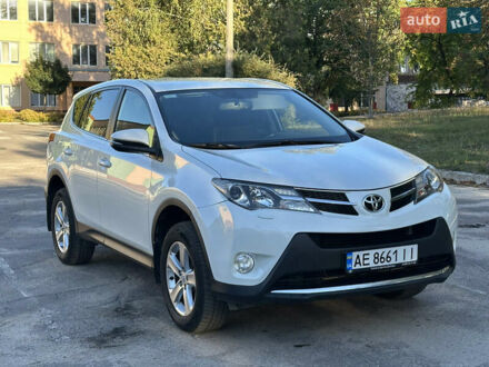 Тойота РАВ 4 2013 в Верхнеднепровске на Automoto.ua Белый Тойота РАВ 4, объемом двигателя 1.99 л и пробегом 147 тыс. км за 17999 $, фото 1 на Automoto.ua