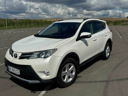 Белый Тойота РАВ 4, объемом двигателя 2.2 л и пробегом 141 тыс. км за 17000 $, фото 1 на Automoto.ua