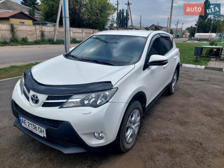 Тойота РАВ 4 2014 в Павлограде на Automoto.ua Белый Тойота РАВ 4, объемом двигателя 1.99 л и пробегом 123 тыс. км за 15500 $, фото 1 на Automoto.ua
