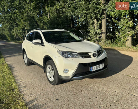 Белый Тойота РАВ 4, объемом двигателя 2.23 л и пробегом 195 тыс. км за 16800 $, фото 1 на Automoto.ua