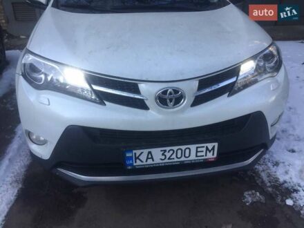 Тойота РАВ 4 2014 у Києві на Automoto.ua Білий Тойота РАВ 4, об'ємом двигуна 2.23 л та пробігом 152 тис. км за 17800 $, фото 1 на Automoto.ua