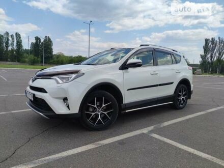 Тойота РАВ 4 2015 у Кривому Розі на Automoto.ua Білий Тойота РАВ 4, об'ємом двигуна 2 л та пробігом 185 тис. км за 22900 $, фото 1 на Automoto.ua