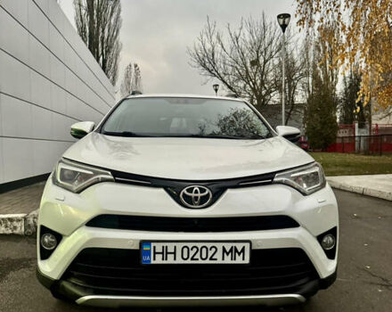 Белый Тойота РАВ 4, объемом двигателя 2.23 л и пробегом 157 тыс. км за 25000 $, фото 1 на Automoto.ua