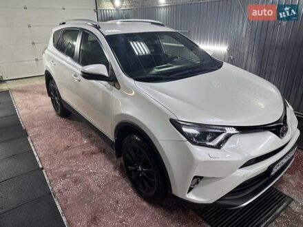 Тойота РАВ 4 2015 у Сумах на Automoto.ua Білий Тойота РАВ 4, об'ємом двигуна 2.23 л та пробігом 134 тис. км за 21300 $, фото 1 на Automoto.ua