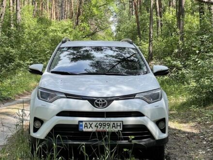 Білий Тойота РАВ 4, об'ємом двигуна 2 л та пробігом 125 тис. км за 20000 $, фото 1 на Automoto.ua