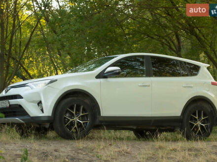 Тойота РАВ 4 2016 у Києві на Automoto.ua Білий Тойота РАВ 4, об'ємом двигуна 2 л та пробігом 157 тис. км за 22000 $, фото 1 на Automoto.ua