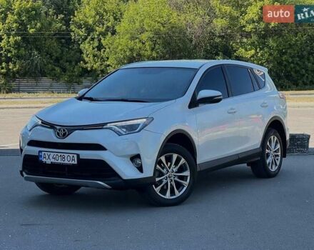 Белый Тойота РАВ 4, объемом двигателя 2.49 л и пробегом 170 тыс. км за 15000 $, фото 1 на Automoto.ua