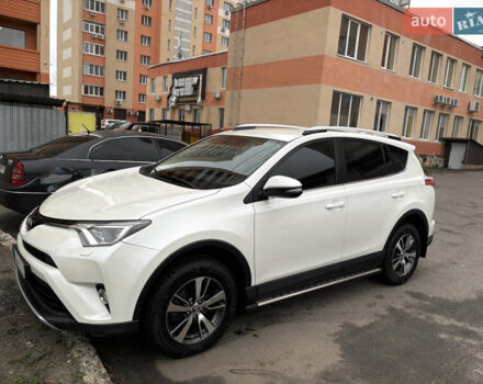 Тойота РАВ 4 2016 в Харькове на Automoto.ua Белый Тойота РАВ 4, объемом двигателя 1.99 л и пробегом 45 тыс. км за 22500 $, фото 1 на Automoto.ua