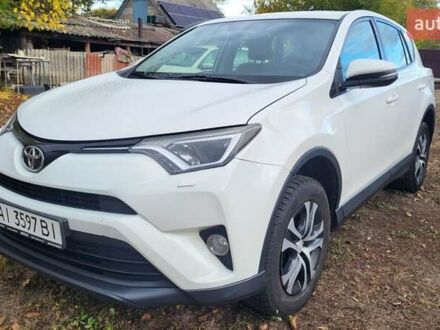 Тойота РАВ 4 2016 в Киеве на Automoto.ua Белый Тойота РАВ 4, объемом двигателя 2 л и пробегом 250 тыс. км за 19500 $, фото 1 на Automoto.ua