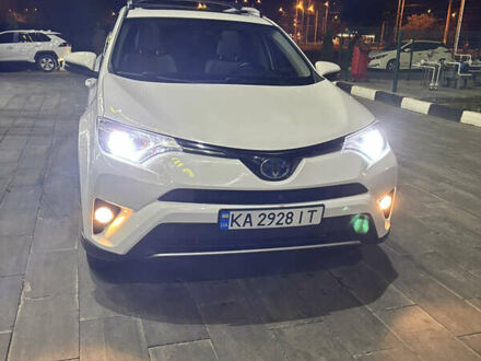Тойота РАВ 4 2016 в Харькове на Automoto.ua Белый Тойота РАВ 4, объемом двигателя 2.49 л и пробегом 99 тыс. км за 23000 $, фото 1 на Automoto.ua