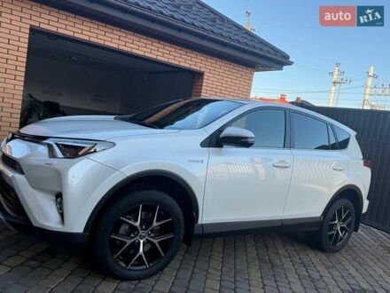 Белый Тойота РАВ 4, объемом двигателя 2.49 л и пробегом 108 тыс. км за 23999 $, фото 1 на Automoto.ua