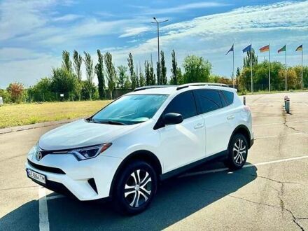 Тойота РАВ 4 2016 в Кривом Роге на Automoto.ua Белый Тойота РАВ 4, объемом двигателя 2.49 л и пробегом 144 тыс. км за 18200 $, фото 1 на Automoto.ua