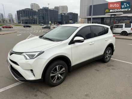 Белый Тойота РАВ 4, объемом двигателя 2.23 л и пробегом 140 тыс. км за 21500 $, фото 1 на Automoto.ua