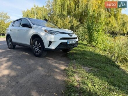 Белый Тойота РАВ 4, объемом двигателя 2.49 л и пробегом 252 тыс. км за 18000 $, фото 1 на Automoto.ua