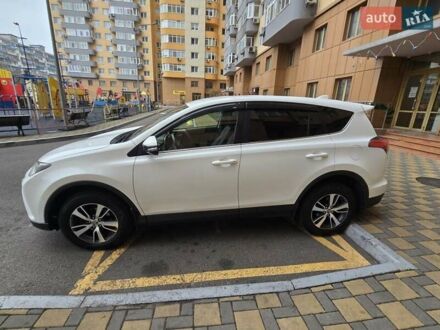 Белый Тойота РАВ 4, объемом двигателя 2.23 л и пробегом 220 тыс. км за 19100 $, фото 1 на Automoto.ua