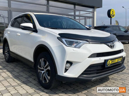 Тойота РАВ 4 2017 у Мукачеве на Automoto.ua Білий Тойота РАВ 4, об'ємом двигуна 2 л та пробігом 171 тис. км за 20300 $, фото 1 на Automoto.ua