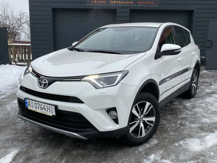 Белый Тойота РАВ 4, объемом двигателя 1.99 л и пробегом 107 тыс. км за 17800 $, фото 1 на Automoto.ua