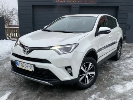 Белый Тойота РАВ 4, объемом двигателя 2 л и пробегом 107 тыс. км за 17800 $, фото 1 на Automoto.ua